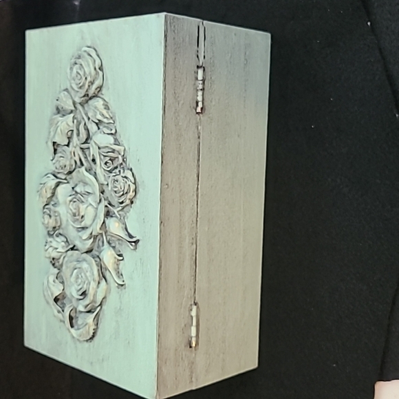 Handcrafted & Decorated Rose Covered WOODEN BOX. - Picture 4 of 11